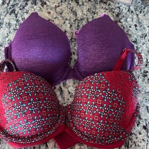 Victoria’s Secret Purple and Red Patterned Women's Bra Set